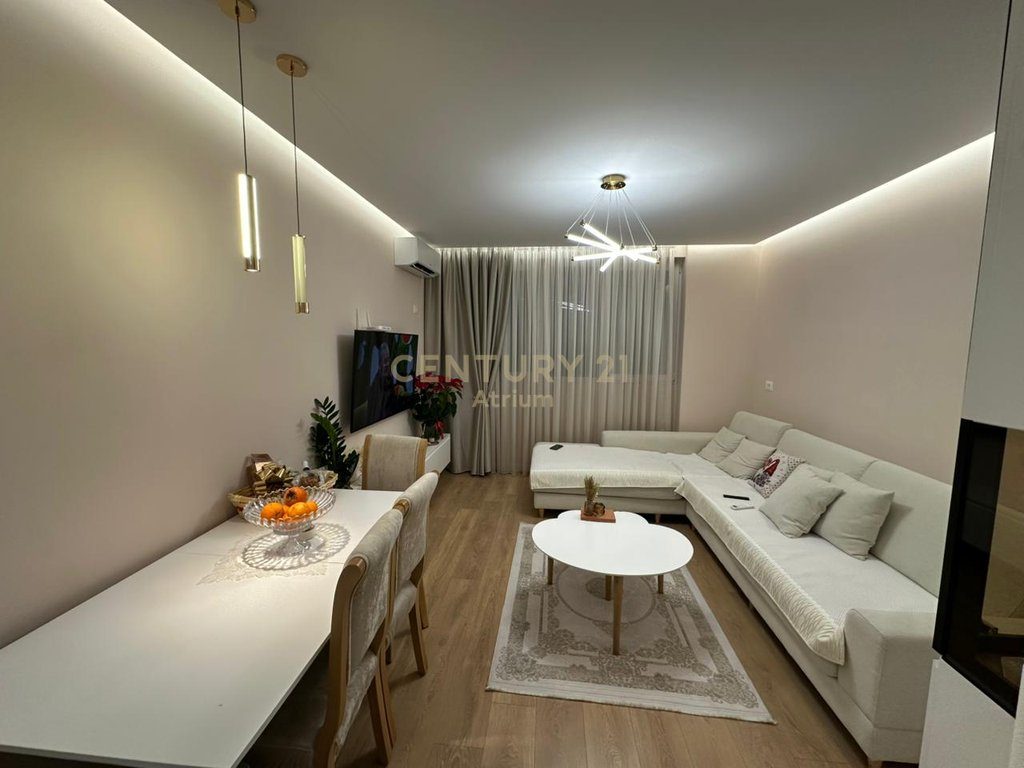 Shitet, Apartament 1+1 Ne Shkozë !