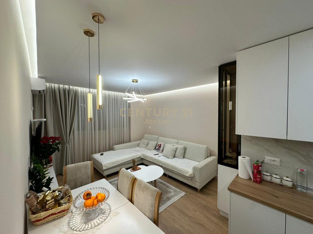Shitet, Apartament 1+1 Ne Shkozë !