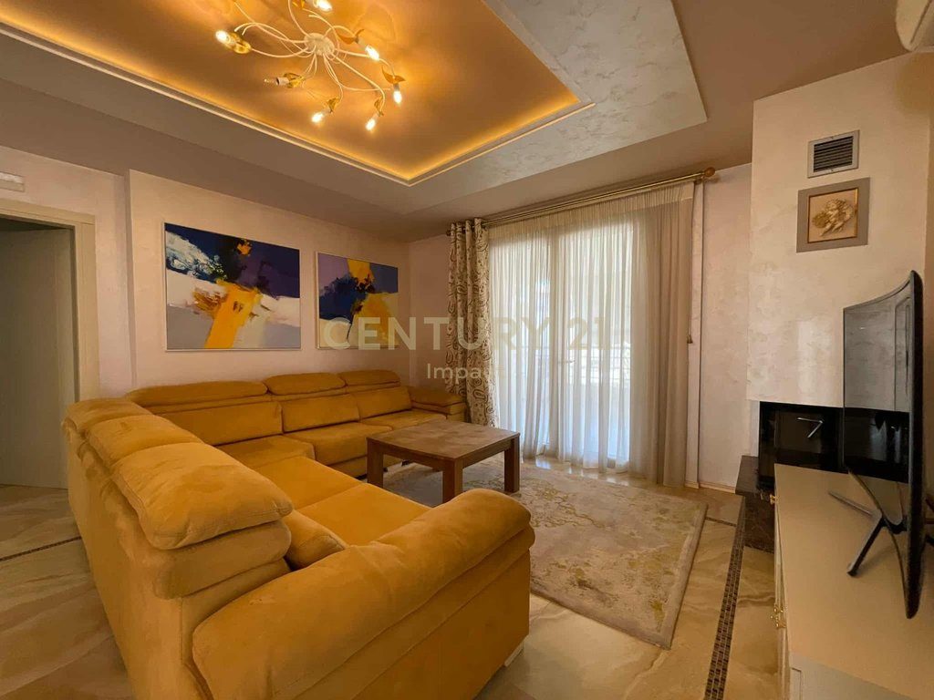SHITET PENTHOUSE MODERN 4+1+2 ME POST PARKIMI TEK LIQENI I THATE, RRUGA PETI !