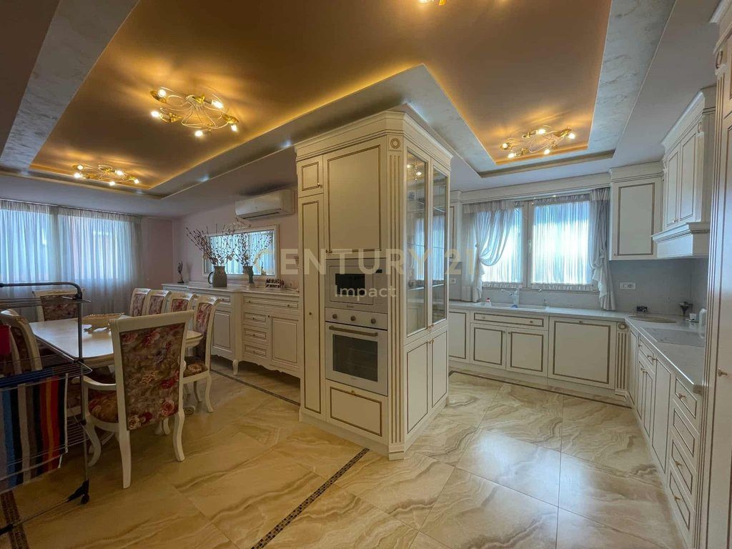 SHITET PENTHOUSE MODERN 4+1+2 ME POST PARKIMI TEK LIQENI I THATE, RRUGA PETI !