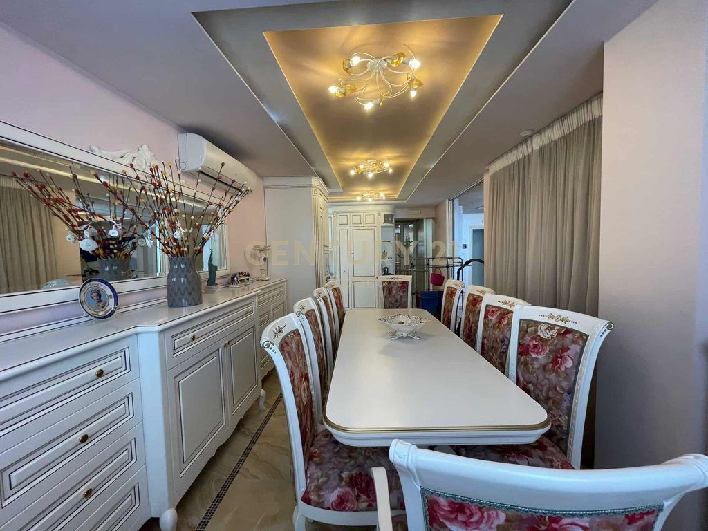 SHITET PENTHOUSE MODERN 4+1+2 ME POST PARKIMI TEK LIQENI I THATE, RRUGA PETI !