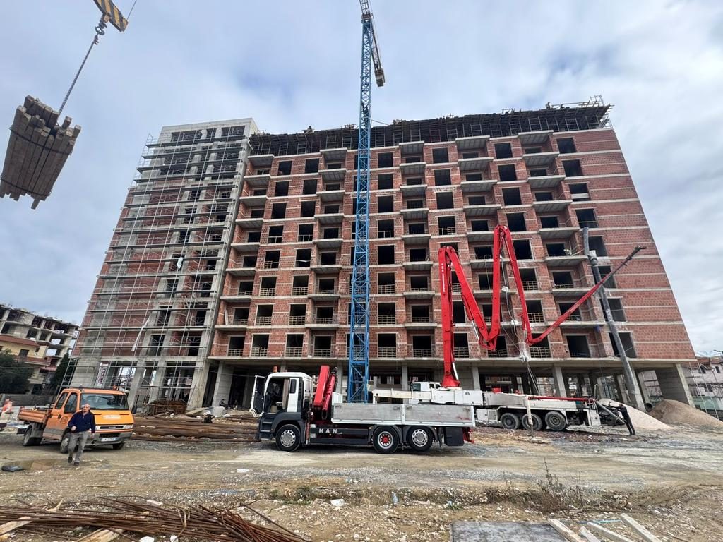 Ish Fusha e Aviacionit, Shitet Apartament 3+1+2 | Mundësi ndarje Dy Apartamente 1+1!