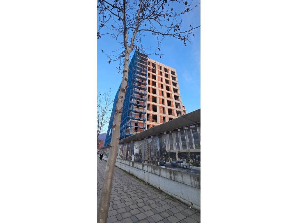 Bulevardi Bajram Curri, Shitet Apartament 2+1+2, prane Maternitetit te Ri, Tirane!