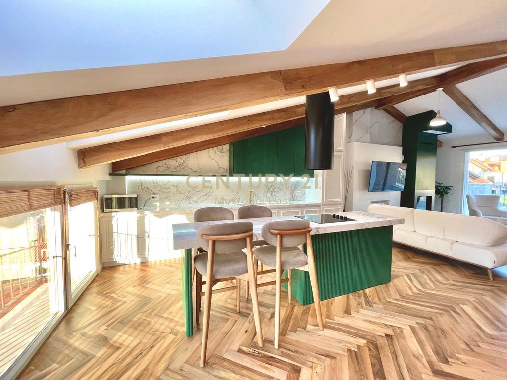 Penthouse 3+1+3 Për Qira në "Secret Garden" Residence