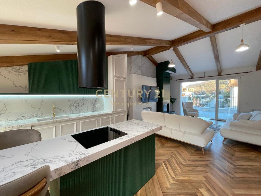 Penthouse 3+1+3 Për Qira në "Secret Garden" Residence
