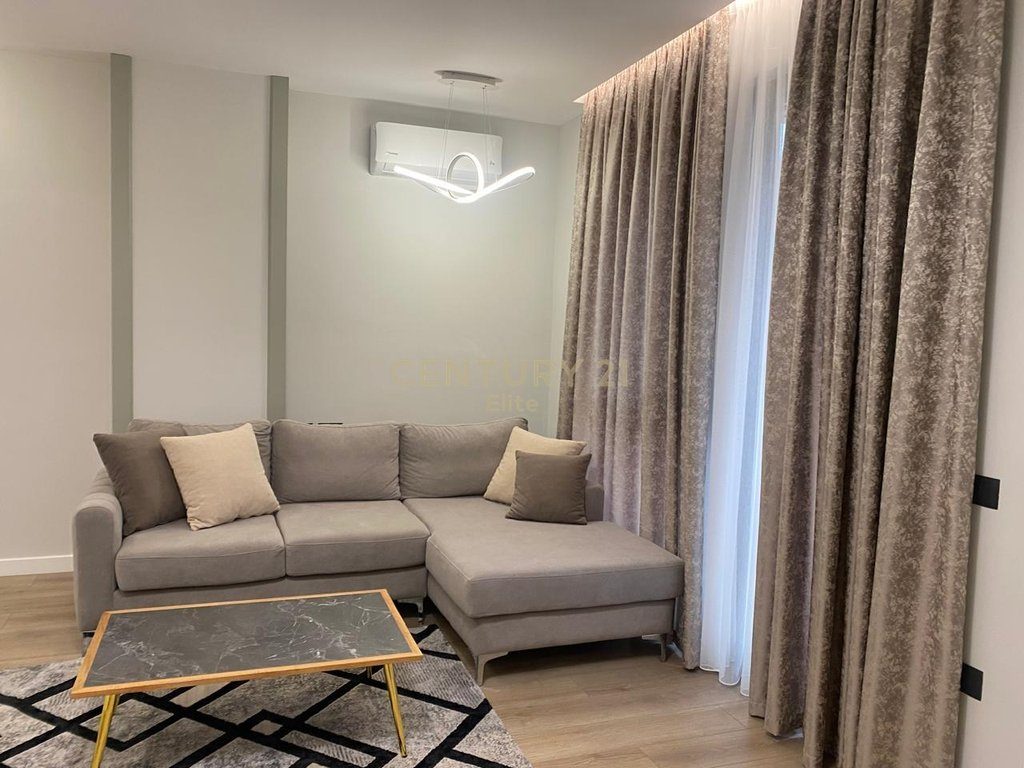 APARTAMENT LUKSOZ 2+1+2 ME QIRA TEK RRUGA E KOSOVAREVE