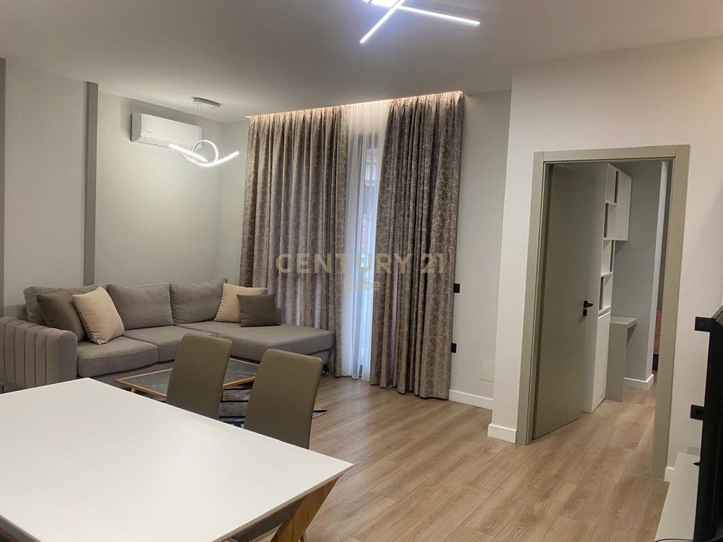 APARTAMENT LUKSOZ 2+1+2 ME QIRA TEK RRUGA E KOSOVAREVE