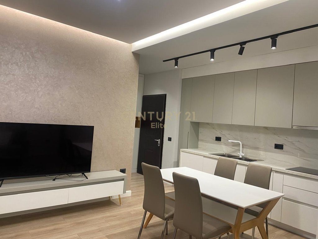 APARTAMENT LUKSOZ 2+1+2 ME QIRA TEK RRUGA E KOSOVAREVE