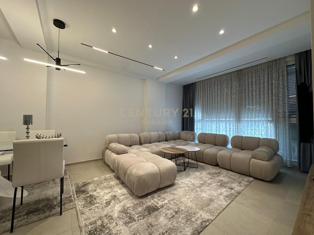 JAPIM PER QIRA APARTAMENT 2+1 NE UNAZE TE RE!