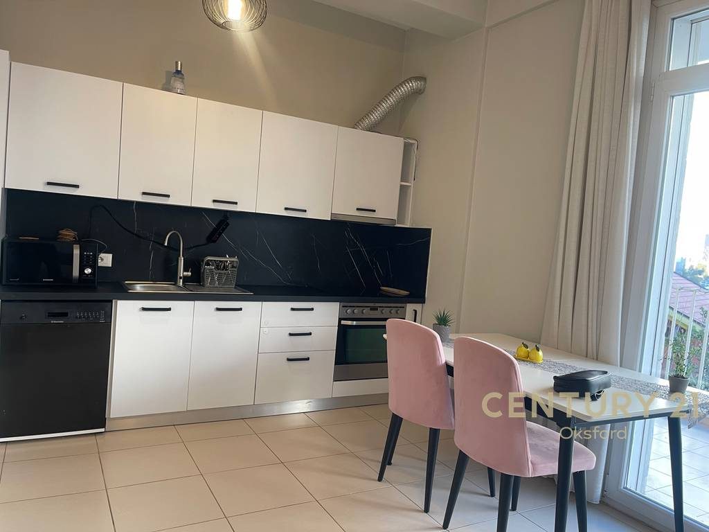 APARTAMENT PËR QIRA 2+1+2 NË KOPSHTIN BOTANIK!