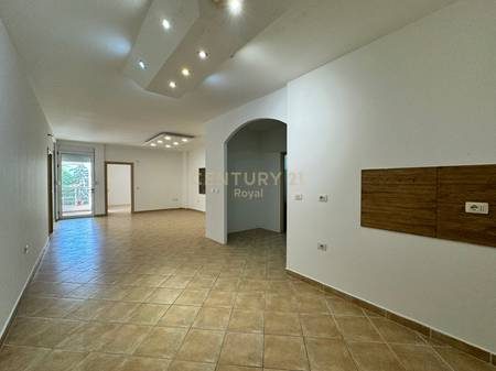Zyre/ Apartament 2+1 te Mbikalimi i Komunes se Parisit