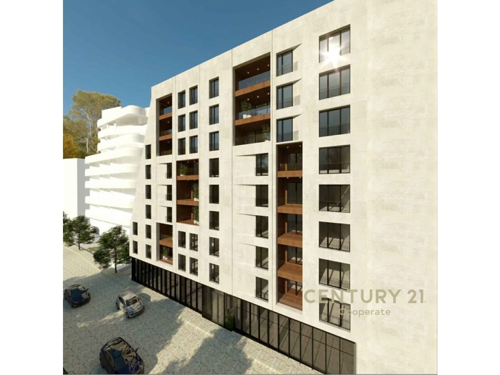 SHESIM APARTAMENT 2+1+2 DHE POST PARKINGU  PRANE STADIUMIT AIR ALBANIA.