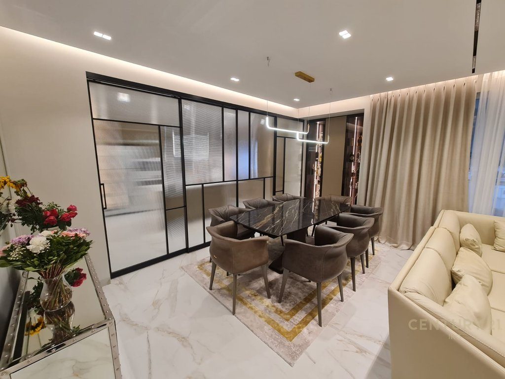Apartament 4+1+3 Premium Modern për shitje në Komunën e Parisit!
