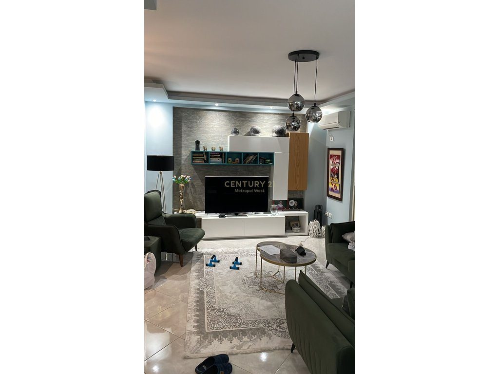 Apartament 2+1+2 tualete, me post parkimi në Shitje - Fresku Tiranë!