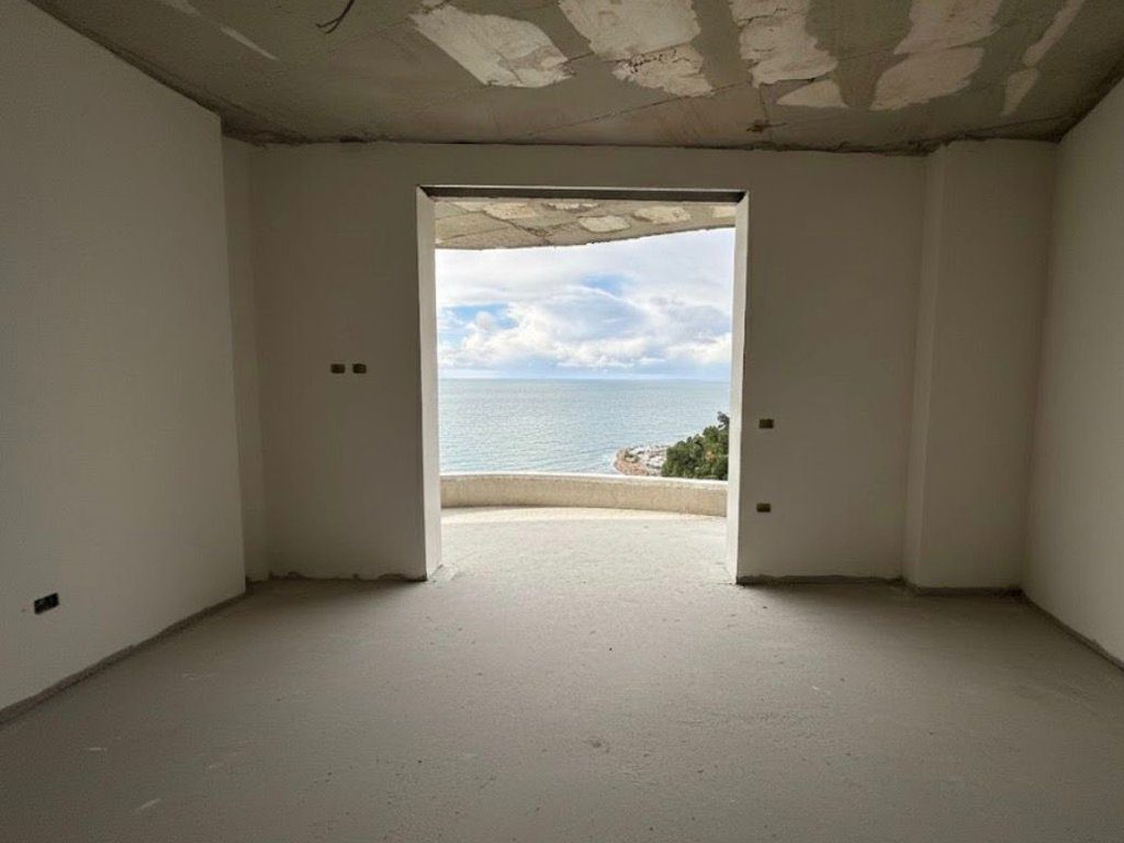 Shitet Apartament 1+1 në Ranë të Hedhun me pamje nga deti!