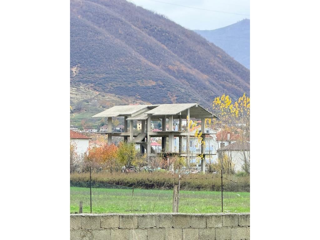 NDRTESË INVESTIMI + TOKË 700 m² NË BUÇIMAS!!!!!