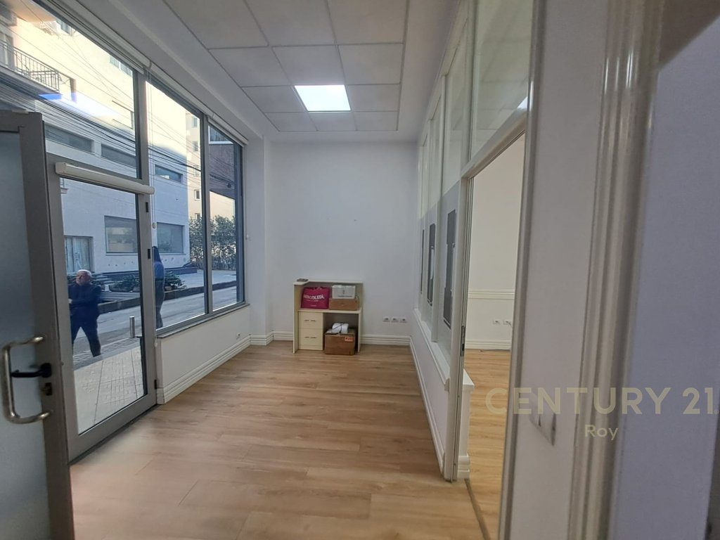 Hapësirë multifunksionale  Për Shitje në Plazh, Durrës 50m Distance nga Deti.