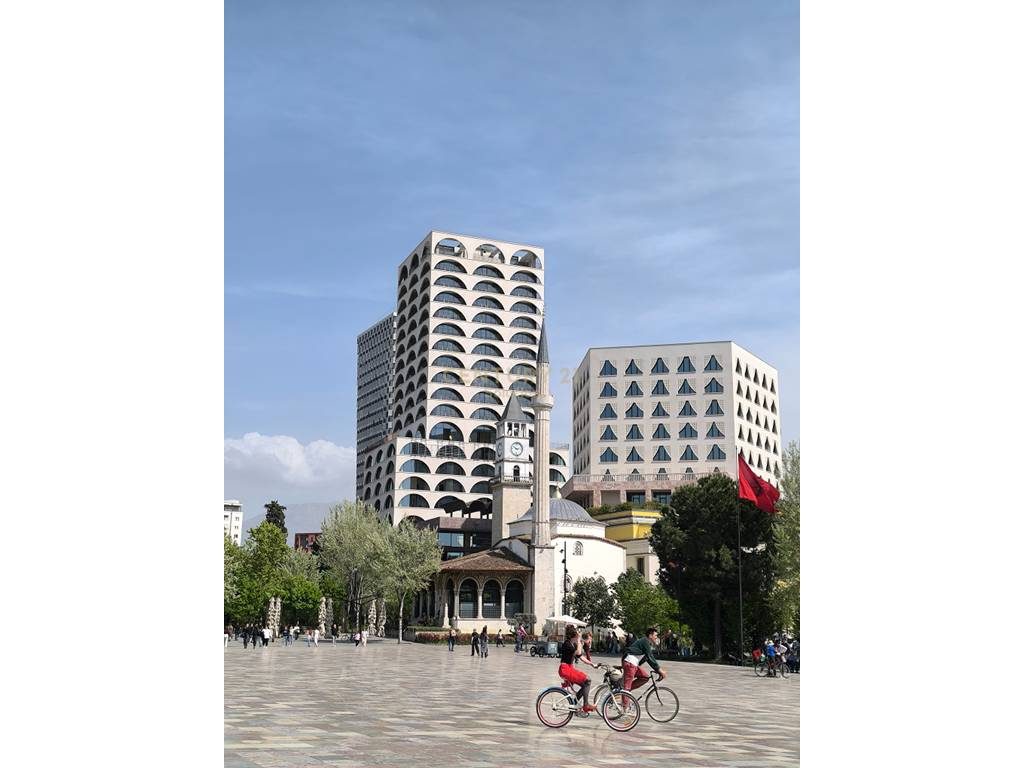 NJESI KOMERCIALE 133 M2 PER QIRA BOOK BUILDING!