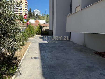 Garazh te Shkëmbi I Kavajës, Durrës