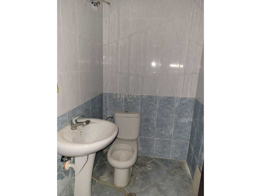 SHITET AMBIENT NE RRUGE KRYESORE, DURRES !