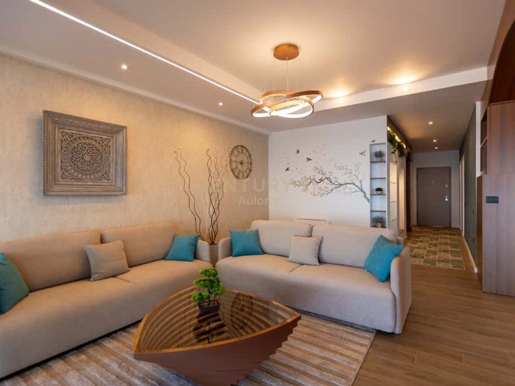 APARTAMENT LUKSOZ ME TARRACE DHE PAMJE DETI PRANE LUNGOMARE 1 !