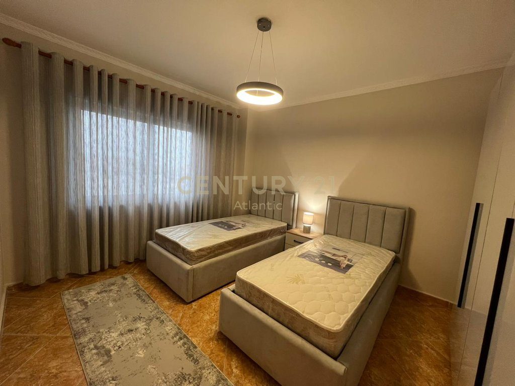 SHITET APARTAMENT 2+1 NË KOMPLEKSIN EKA, PLAZH – DURRËS!