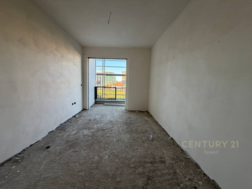 Apartament 3+1+2 ne Paskuqan, ne fund te Bulevardit te Ri!