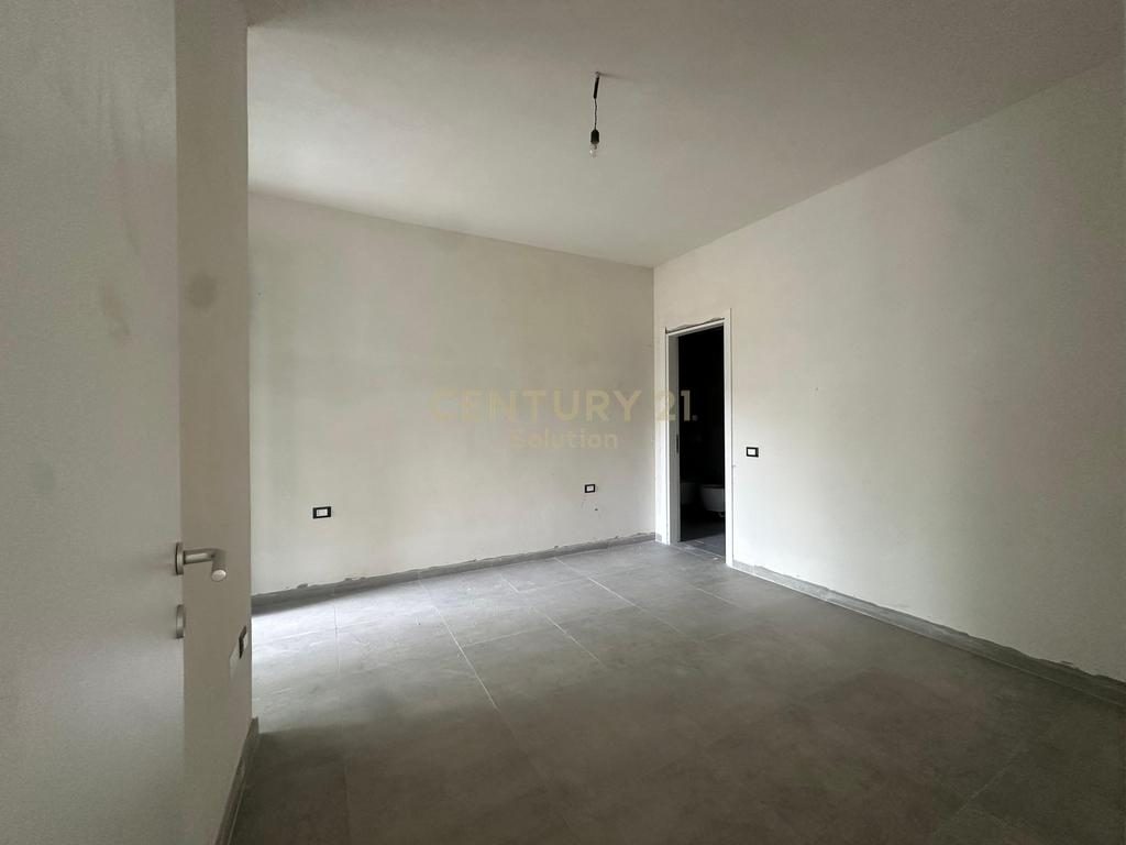 APARTAMENT 2+1+2+ PARKING OPSIONAL PRANE SPITALIT TE KAFSHEVE!