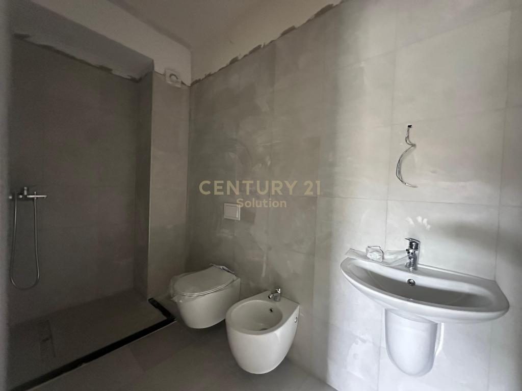 APARTAMENT 2+1+2+ PARKING OPSIONAL PRANE SPITALIT TE KAFSHEVE!