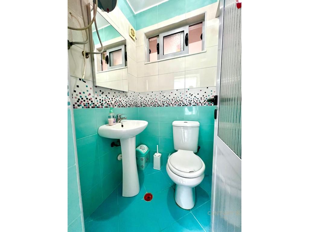 Fier, shitet njësi biznesi (klinikë)