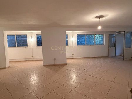 SHESIM AMBIENT KOMERCIAL TË PËRSHATSHËM PËR ZYRA - NË DURRËS