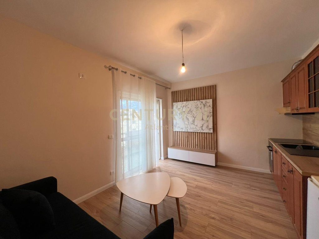 GARZONIERE PER SHITJE 20 M LARG DETIT NE PLAZH + 36M2 TARACE TE SHFRYTEZUESHME !