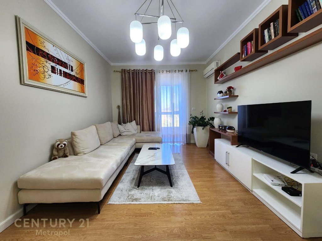 Shitet Apartament 2+1+2, Ish Stacioni i Trenit !
