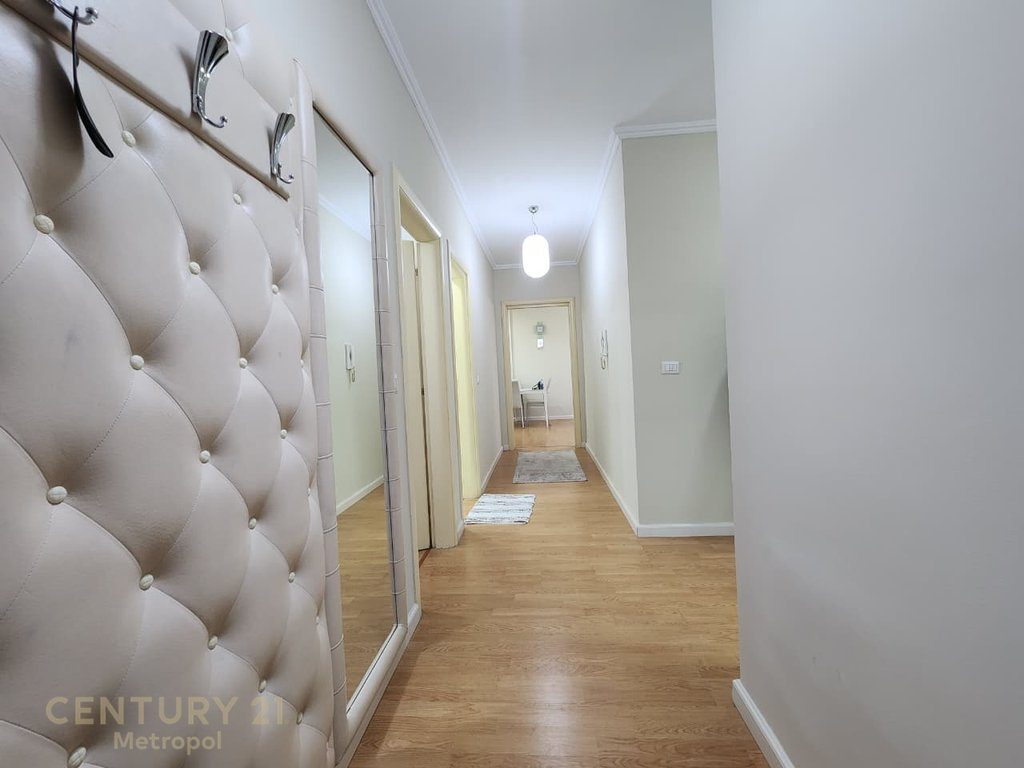 Shitet Apartament 2+1+2, Ish Stacioni i Trenit !