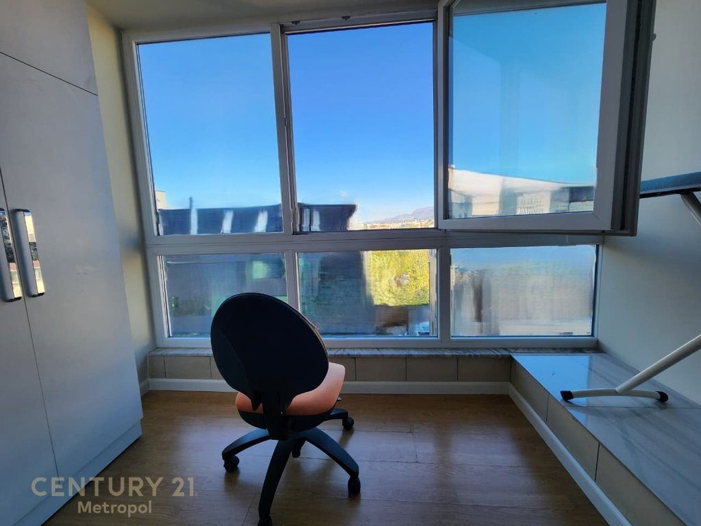 Shitet Apartament 2+1+2, Ish Stacioni i Trenit !