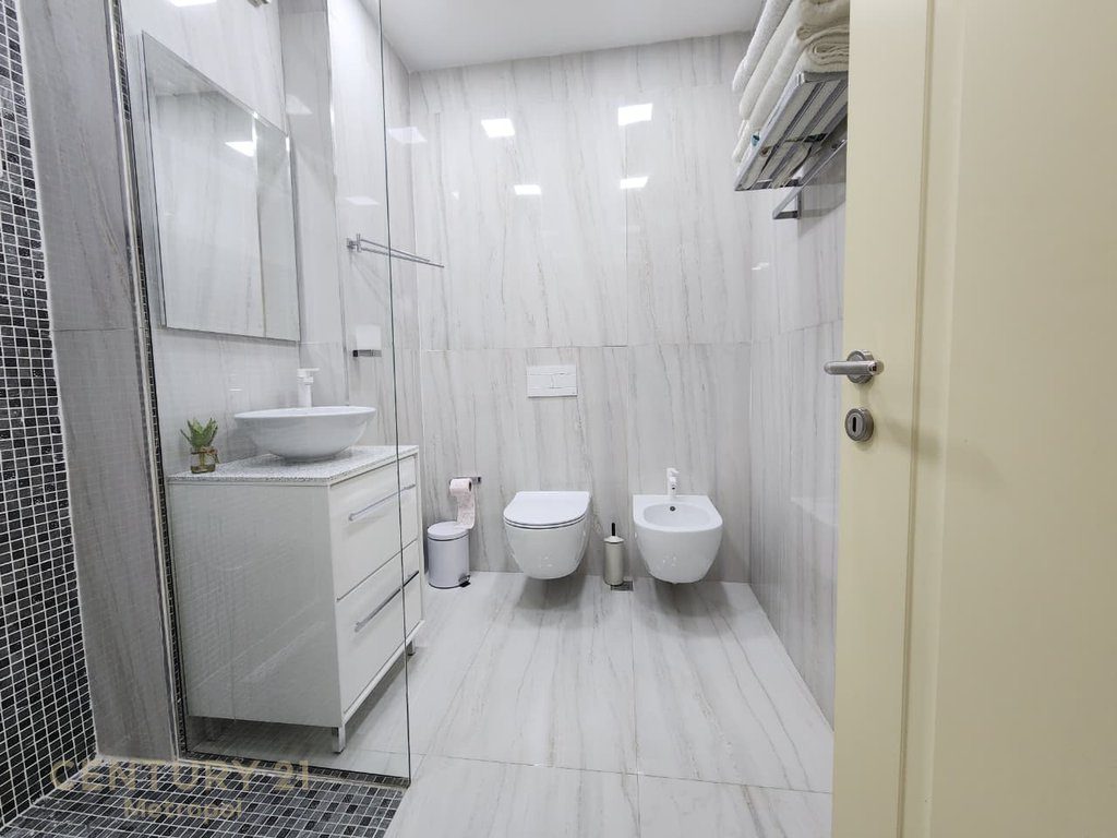 Shitet Apartament 2+1+2, Ish Stacioni i Trenit !