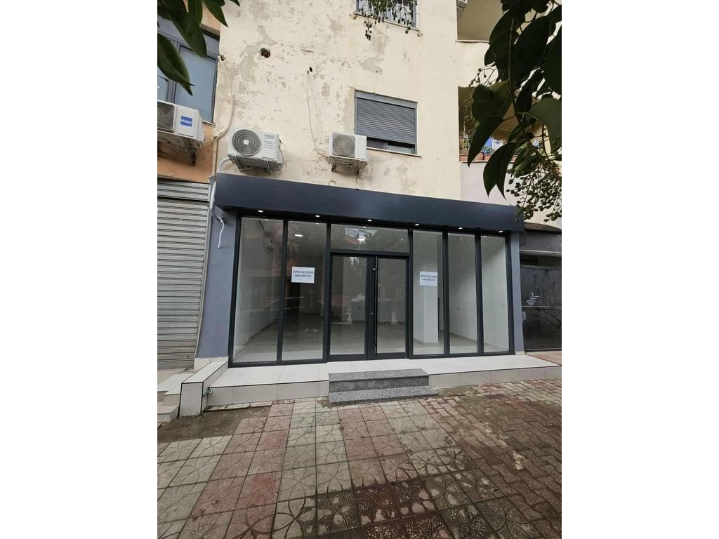 Ambient Komercial 1+1 Me Qira në Don Bosko prane xhamise, Tiranë