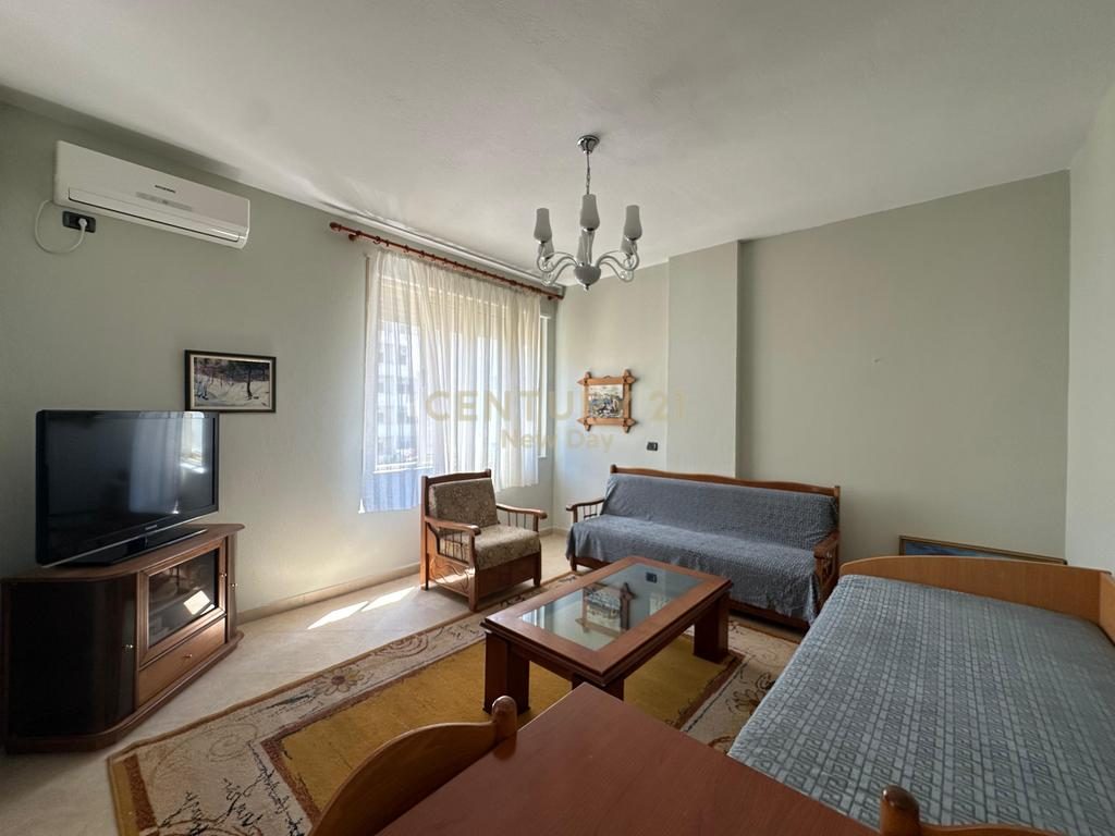 Apartament 1+1 me Qira te Shkëmbi I Kavajës, Durrës - 350€ | 72 m²