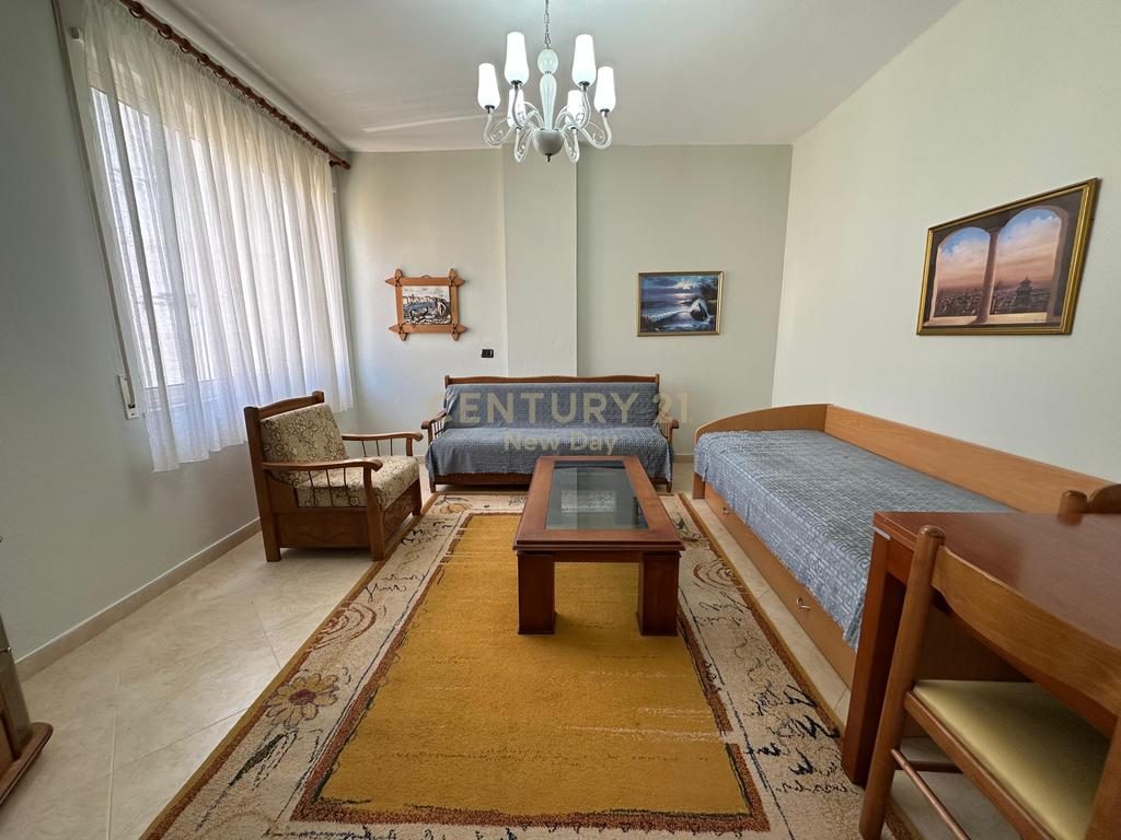 Apartament 1+1 me Qira te Shkëmbi I Kavajës, Durrës - 350€ | 72 m²