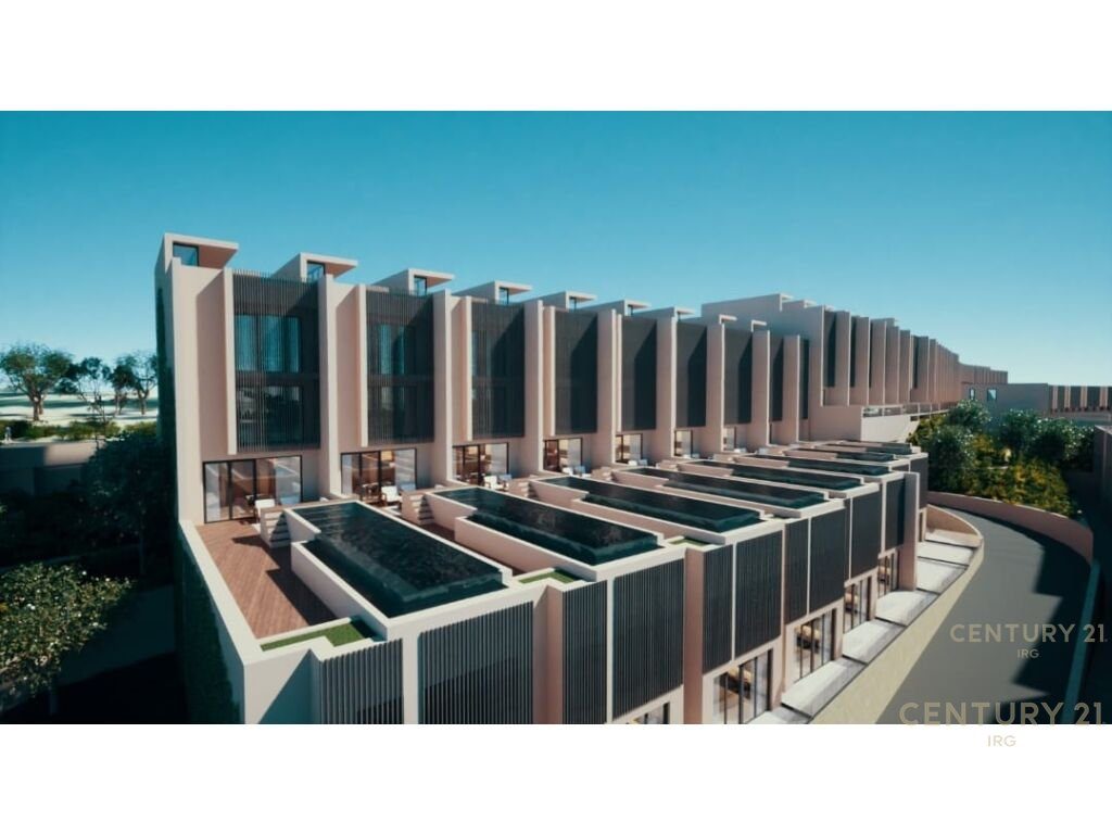 Shitet Tripleks me pamje nga Liqeni ne Swan Lake Residence Farke!