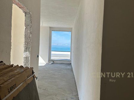 SHESIM PENTHOUSE NË GOLEM