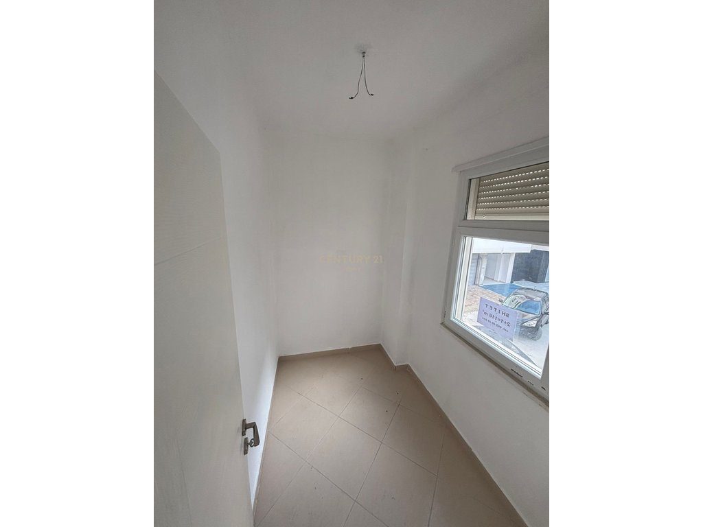 Shitet apartament 2+1
— 2 dhoma gjumi
Tek rruga Ramazan Gaxherri ne Fresk
130000