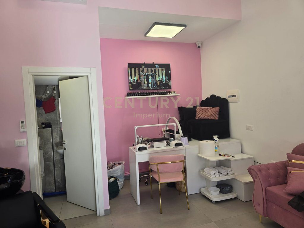 Shitet Biznes Parukerie në Yzberish!
