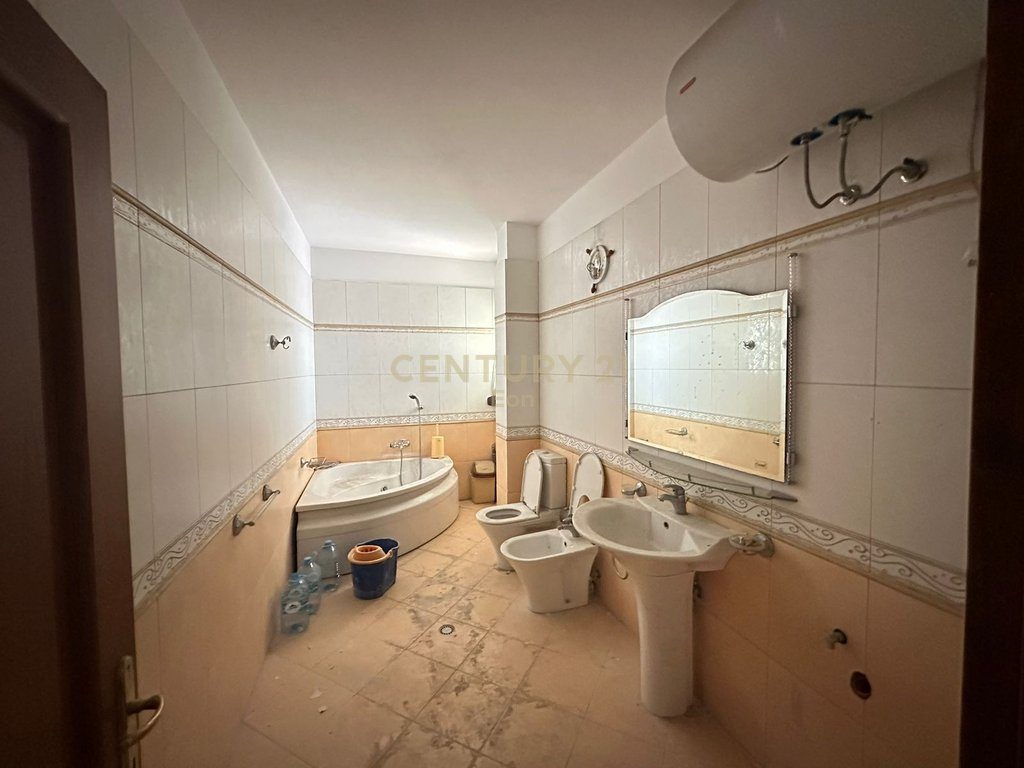 SHESIM APARTAMENTE 2+1 PRANE DREJTORISE SE POLICISE, DURRES !