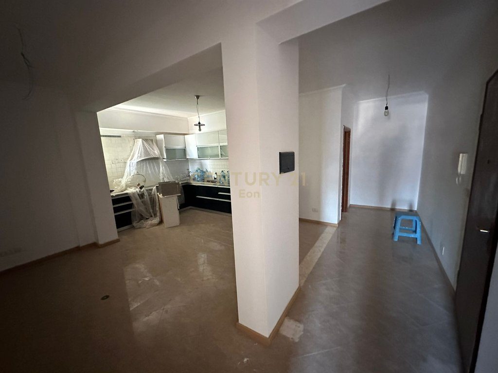 SHESIM APARTAMENTE 2+1 PRANE DREJTORISE SE POLICISE, DURRES !