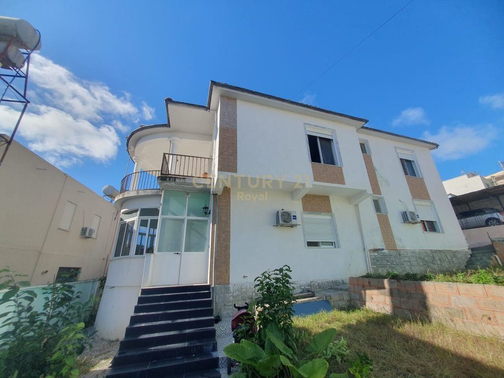 Vilë për Shitje prane spitalit rajonal Durrës - 280000€ | 480 m²