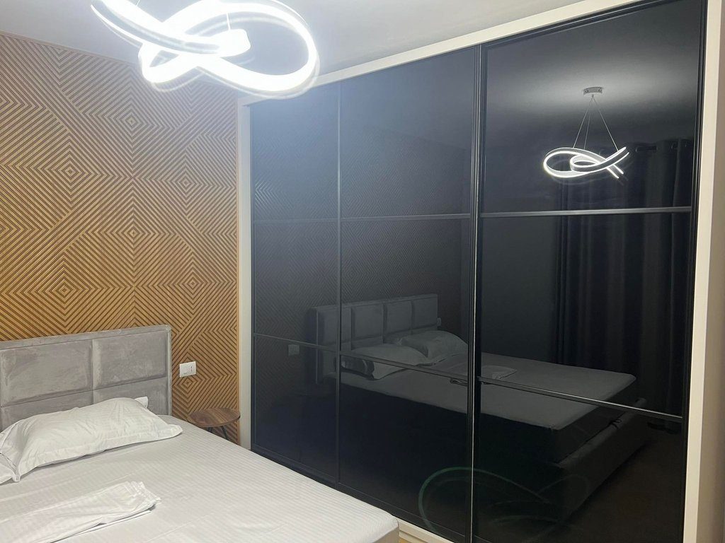 APARTAMENT 2+1 PER QERA,TEK KISHA ORTODOKSE!