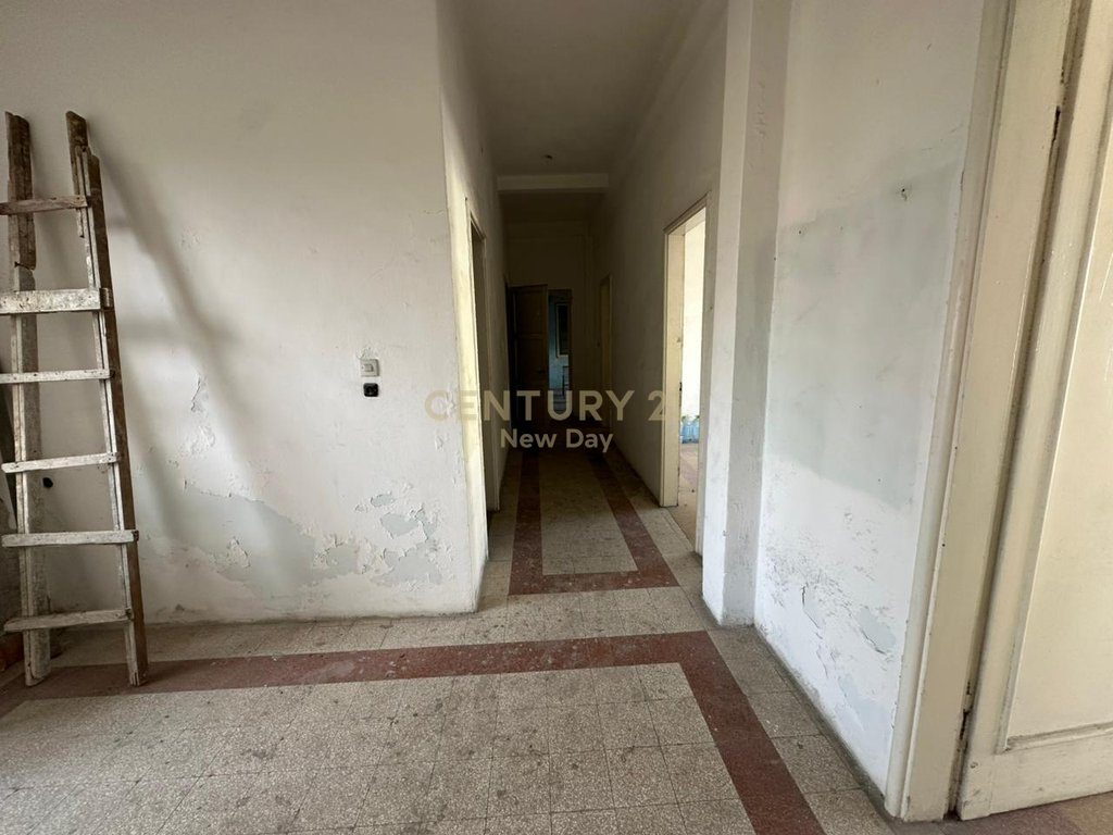 Apartament 2+1+3 Ballkone Për Shitje në Qendra e Durrësit - 170000€ | 105.19 m²