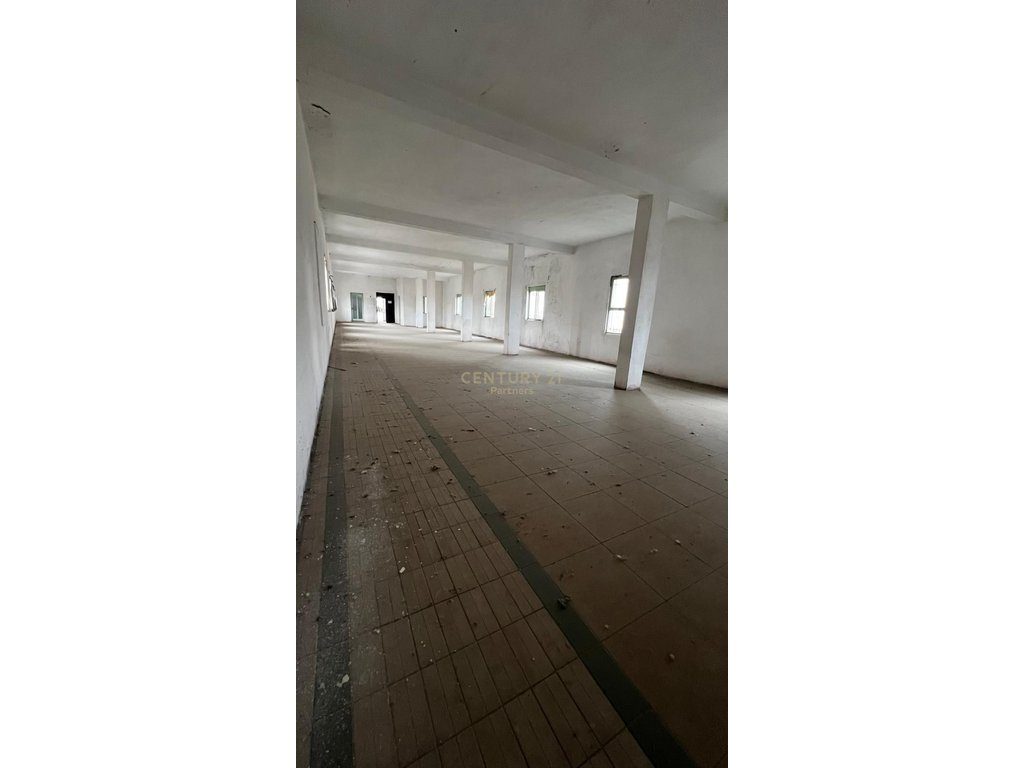 SHITET AMBIENT KOMERCIAL, NE XHAFZOTAJ, DURRES!