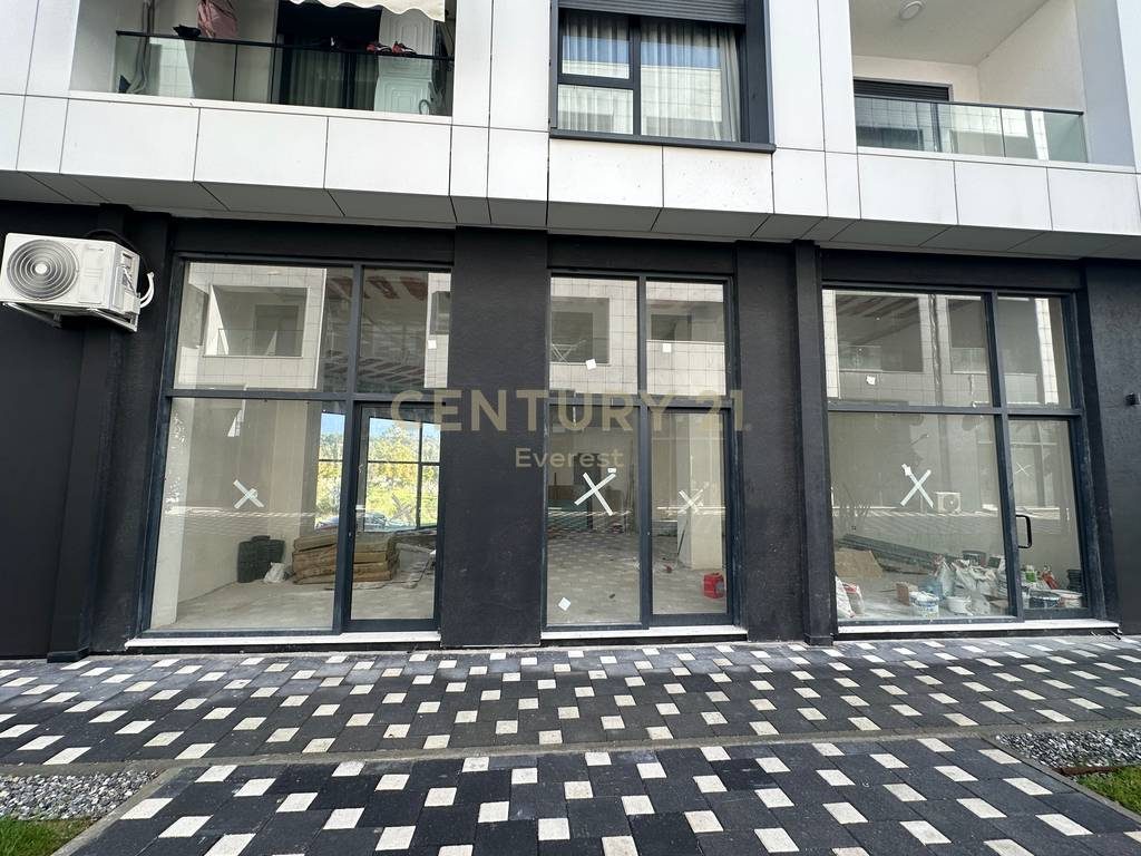 LIQENI I THATE, AMBIENT KOMERCIAL PER QIRA